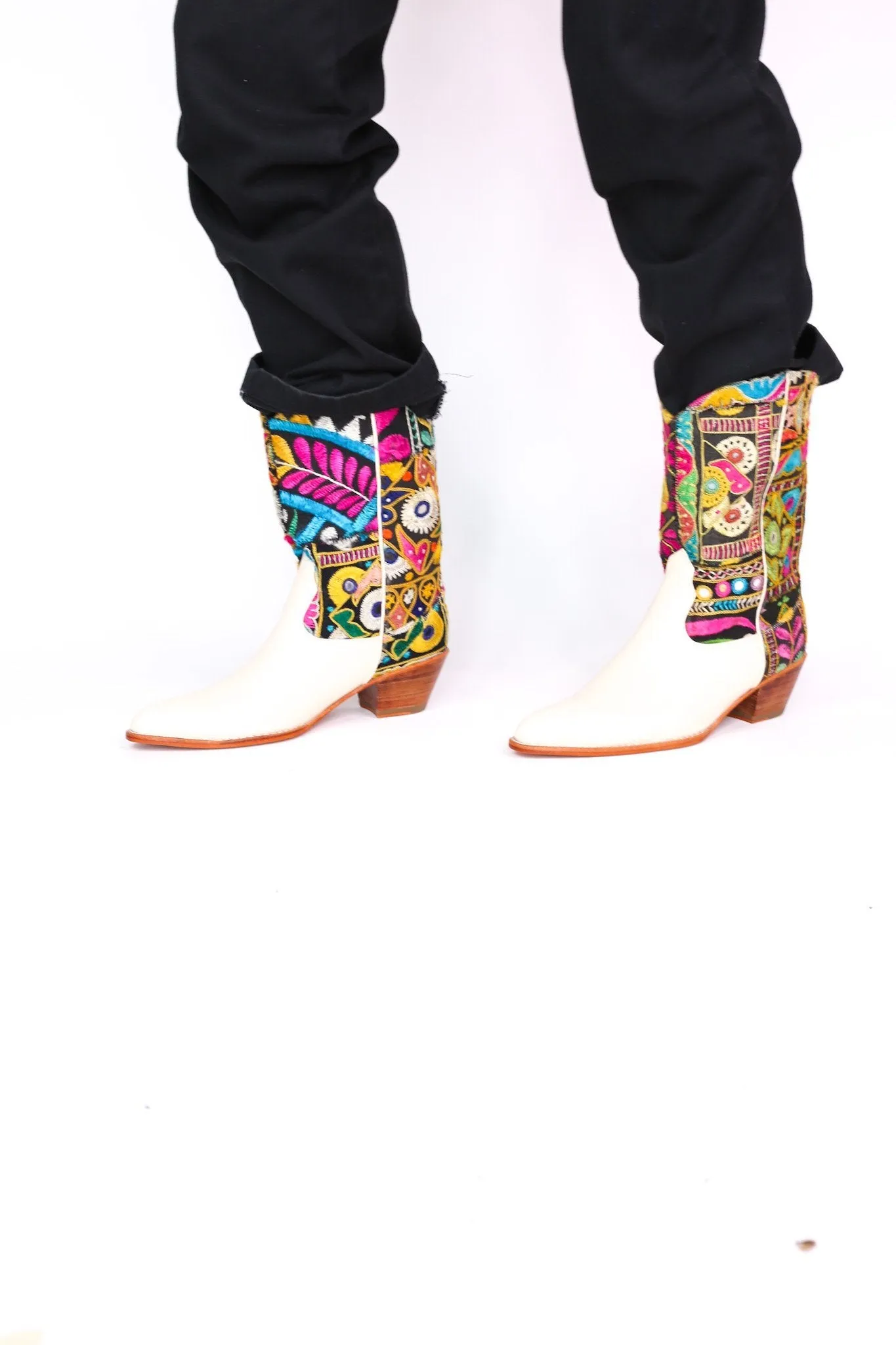 EMBROIDERED PATCHWORK WESTERN BOOTS ANDROMEDA