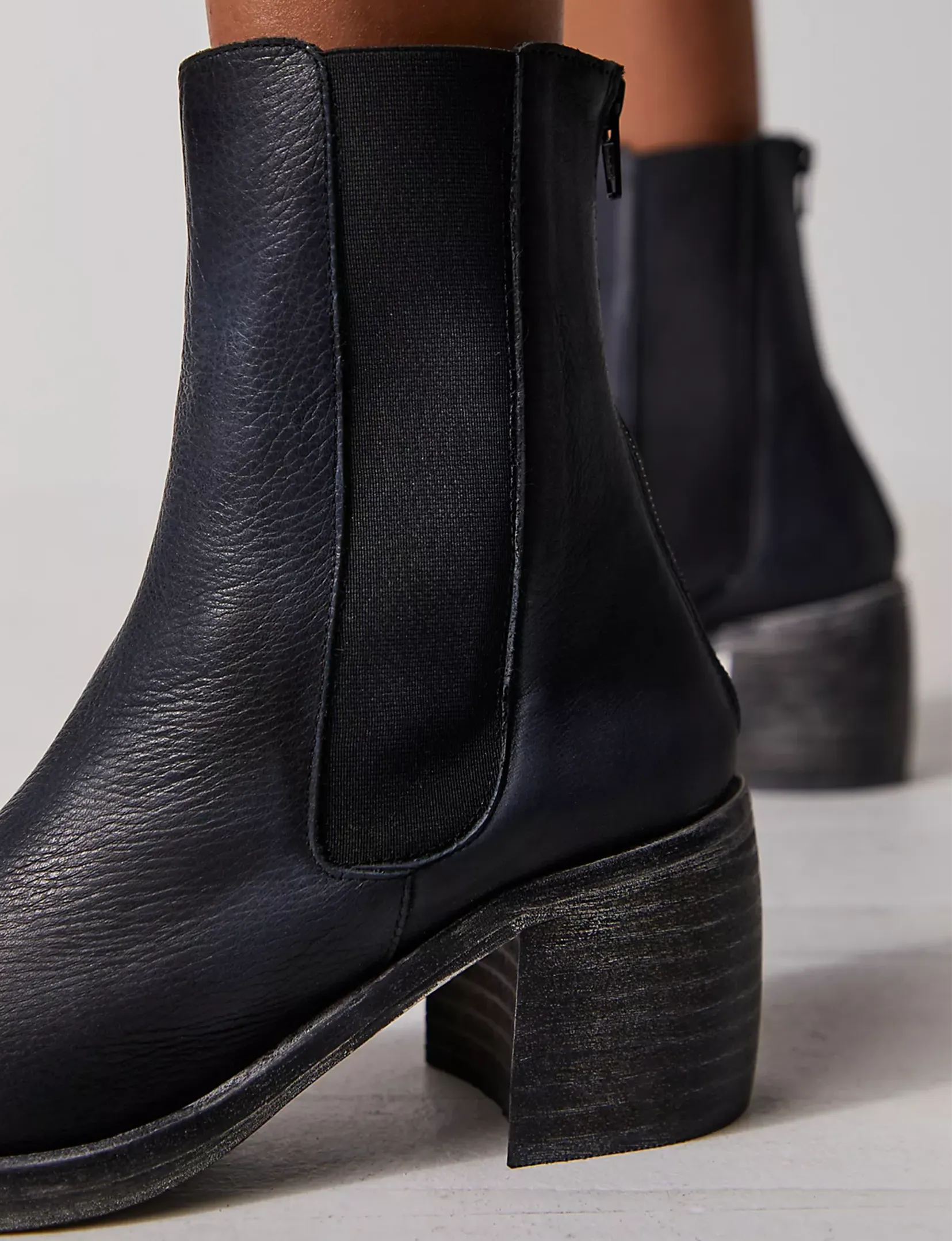 Essential Chelsea Boot, Black