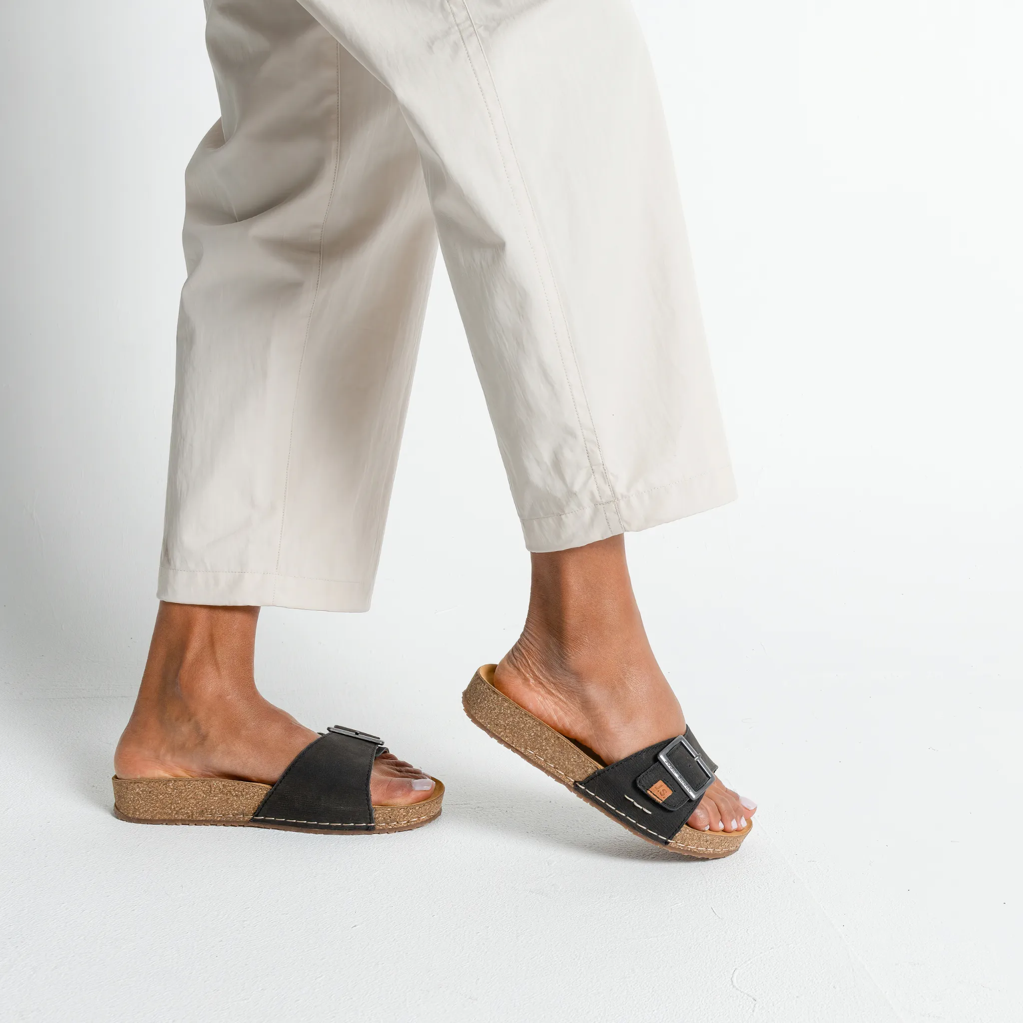 Hannah 06 Titan Leather Slides